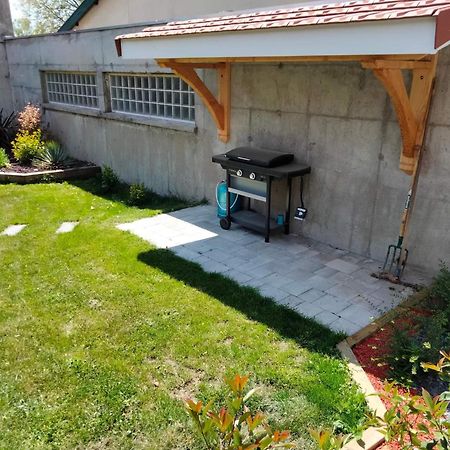 Sejour Au Jardin De Cupidon Avec Jacuzzi Et Sauna Balbigny エクステリア 写真