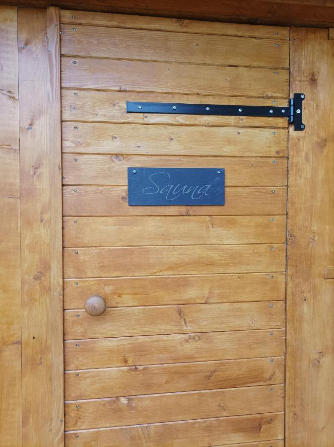Sejour Au Jardin De Cupidon Avec Jacuzzi Et Sauna Balbigny エクステリア 写真