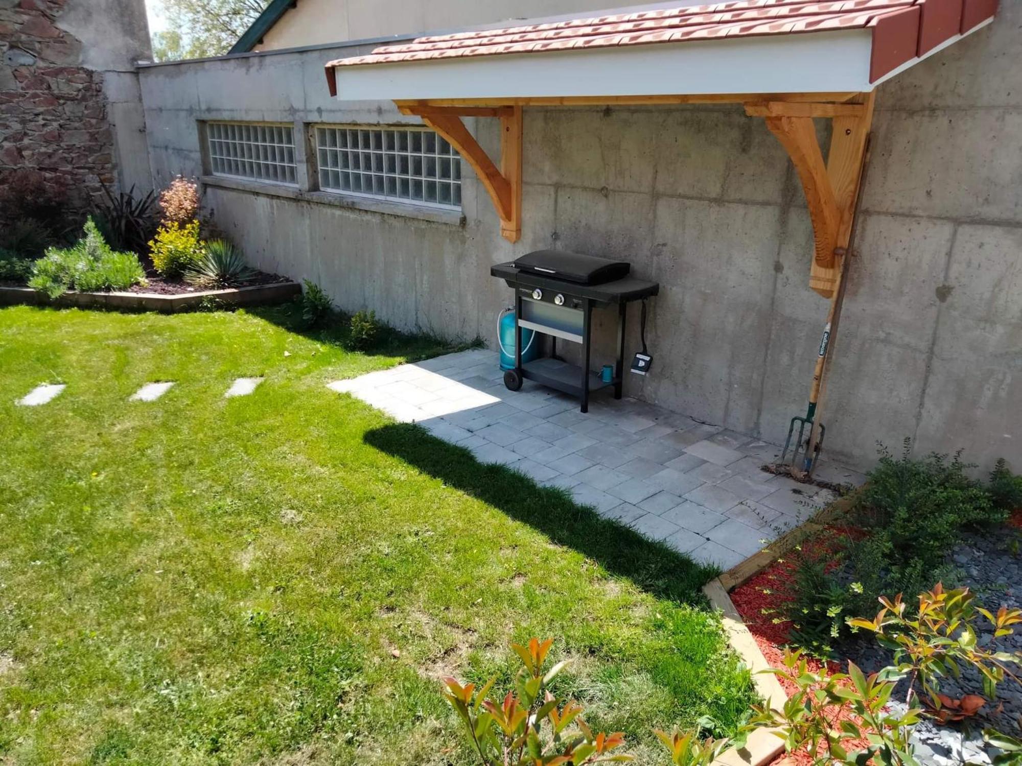 Sejour Au Jardin De Cupidon Avec Jacuzzi Et Sauna Balbigny エクステリア 写真