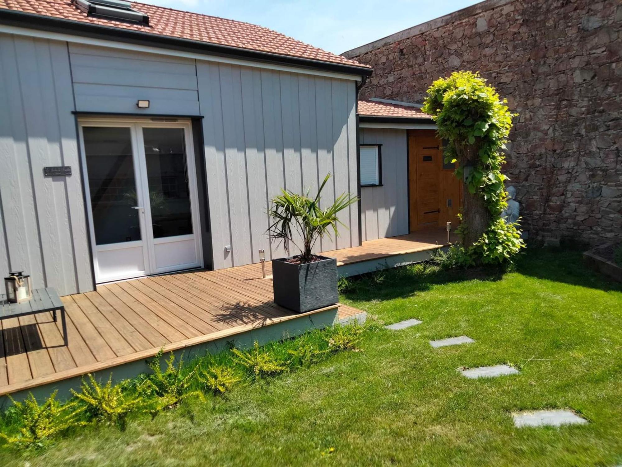 Sejour Au Jardin De Cupidon Avec Jacuzzi Et Sauna Balbigny エクステリア 写真